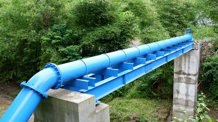 drinking water pipes that cross the river