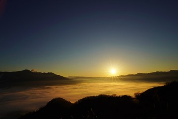 雲海が広がる南阿蘇の風景
