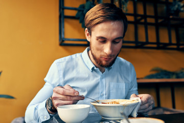 Obraz na płótnie Canvas business man eating at a cafe lunch
