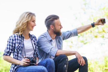 Naklejka premium Young loving couple making selfie photo outdoor.