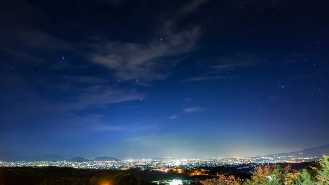 Astro Timelapse of Orion over Citylights in Japan 