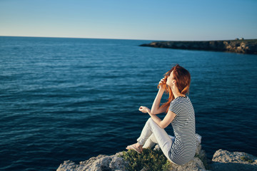 Fototapeta na wymiar woman sits looks at the sea silence calm