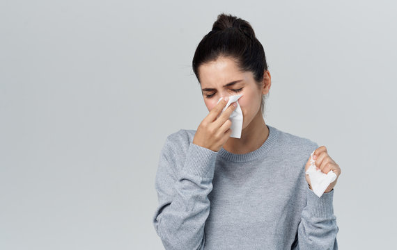 runny nose flu woman