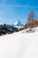 Fototapeta na wymiar Zermatt, Furi, Zmutt, Matterhorn, Alpen, Wallis, Walliser Berge, Winterwanderung, Wanderweg, Winter, Schweiz