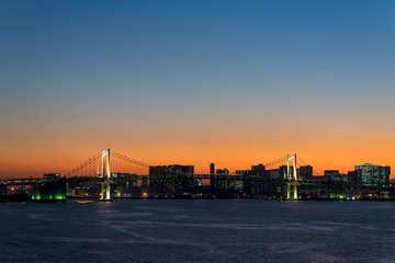 Obraz premium 豊洲大橋から望む日没風景