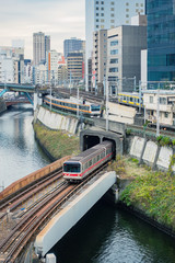 交差する電車