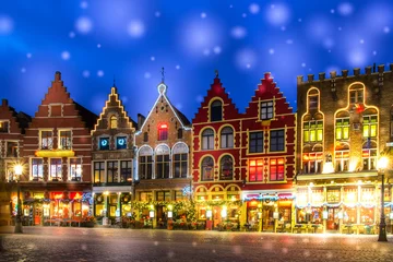 Foto op Canvas Gedecoreerd en verlicht marktplein in Brugge, België © Nejron Photo