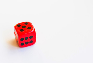 Dado de color rojo