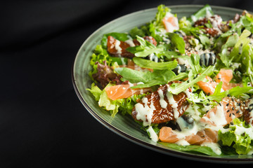 salad with salmon, dried tomatoes and green rucola