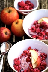 Bircher Müsli mit Himbeeren 