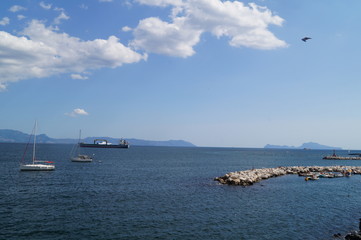Obraz premium the coast of Naples on a sunny day