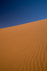 Fototapeta na wymiar ナミブ砂漠の砂山と青空