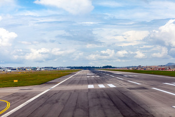 Fototapeta premium 空港 ビジネスマン 出張