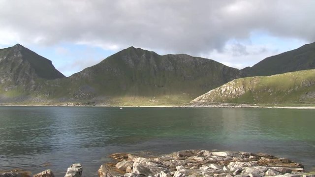 Norwegen, Lofoten, Haukland, Haukland Beach, Leknes, Utakleiv, Uttakleiv, Dorf, Siedlung, Landwirtschaft, surfen, schwimmen, Sport, Sand, Sandstrand, Licht, Schatten,