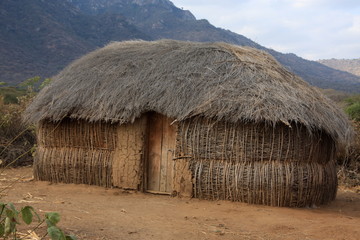 Fototapeta na wymiar Tanzanie Case de Massaï