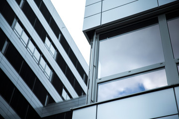 Obraz premium modern office building with blue sky and clouds