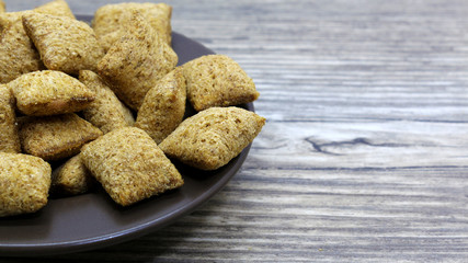 crackers on a plate on a wooden background	