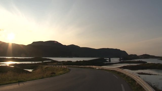 Norwegen, Lofoten, Ramberg, Fredvang, Ebbe, Tidenhub, Tang, Seetang, Ufer, K&uuml;ste, Berg, Gipfel, Moltinden, Stortinden, Stadt, Dorf, Stra&szlig;e, E10, E 10, R&oslash;ss&oslash;ystraumen, Straumen,