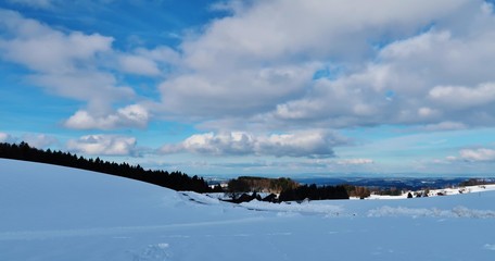 Himmel über winterlicher Landschaft