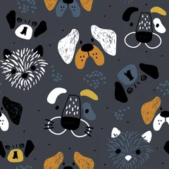 Stickers pour porte Chiens Modèle sans couture enfantin avec des visages de chien dessinés à la main. Fond de vecteur scandinave à la mode. Parfait pour les vêtements pour enfants, le tissu, le textile, la décoration de chambre d& 39 enfant, le papier d& 39 emballage