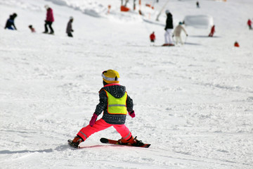 Fototapeta na wymiar Children in the skiing course