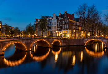 Fototapeta premium Beautiful blue hour over Amsterdam canal