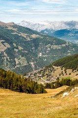 Naklejka premium Mountains of the Swiss Alps in the Saint Luc valley on a sunny day.
