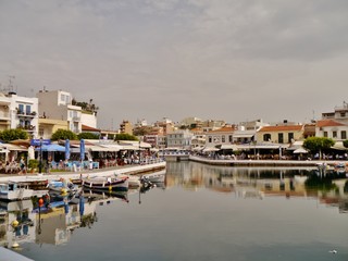 Fototapeta na wymiar Binnensee in Agios Nikolaos