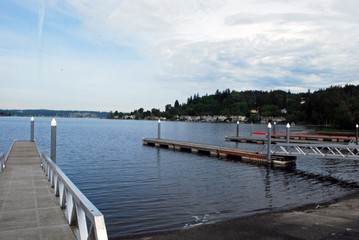 Fototapeta na wymiar pier on the lake