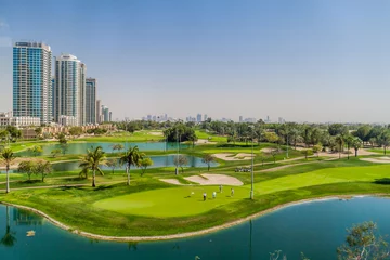Crédence de cuisine en verre imprimé Dubai DUBAI, ÉMIRATS ARABES UNIS - 10 MARS 2017 : Avis d& 39 Emirates Golf Club, un parcours de golf de 36 trous à Dubaï.