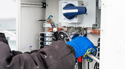 The process of connecting high voltage wires