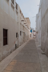 Fototapeta premium Narrow alley in Muharraq, Bahrain