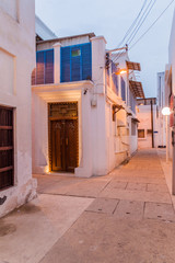 Narrow alley in Muharraq, Bahrain © Matyas Rehak