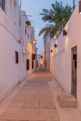 Fototapeta na wymiar Narrow alley in Muharraq, Bahrain