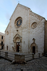la facciata della Cattedrale dell'Assunta a Conversano (Puglie)