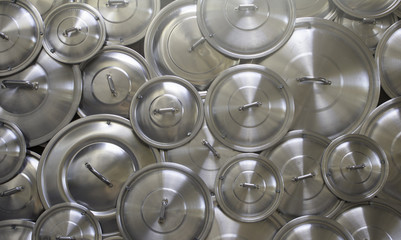 Metallic pan lids