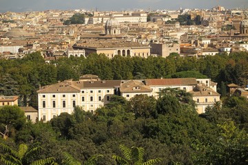 Fototapeta na wymiar Roma, Italia: Vista aerea sui tetti e le chiese di Roma