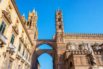 Fototapeta na wymiar Palermo Cathedral and Arch