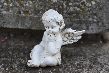 Fototapeta na wymiar Angel statue in cemetery ,ROMANIA