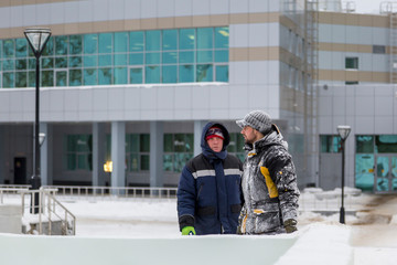 Two workers talk on the assembly site