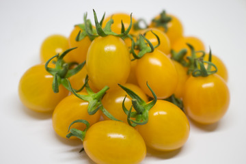 yellow cherry tomatoes 