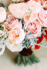 Details at the wedding, bouquet, dress and floristry. Fees at the hotel and the Studio.