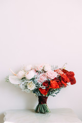 Details at the wedding, bouquet, dress and floristry. Fees at the hotel and the Studio.