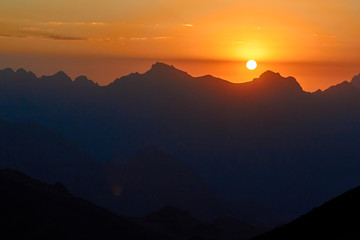 Obraz premium mountain silhouettes at the sunset, orange and red colors in the sky, Fann, Pamir Alay, Tajikistan