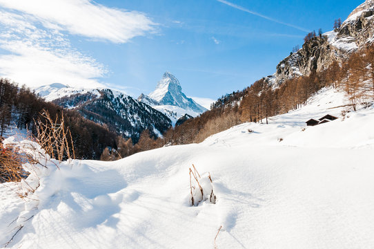 Zermatt, Furi, Zmutt, Matterhorn, Alpen, Wallis, Walliser Berge, Winterlandschaft, Wanderweg, Winterwanderung, Wintersport, Holzh&auml;user, Stall, Schweiz
