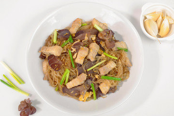 Stir-fried vermicelli noodle with pork and black mushroom