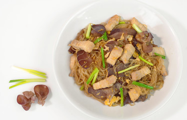 Stir-fried vermicelli noodle with pork and black mushroom