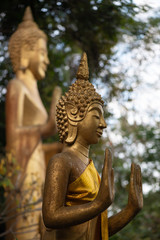 Obraz premium Wat Tham Phou Si Statues