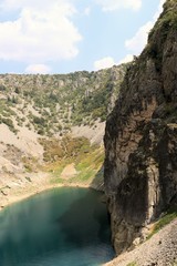 Fototapeta na wymiar mountains and the blue lake in Imotski, Croatia