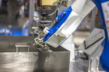 roabot arm in factory